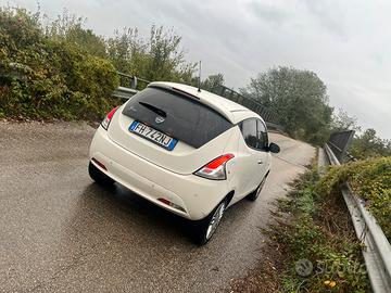 Lancia Ypsilon 3* serie perfetta e tagliandata