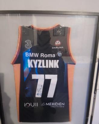 maglia da basket firmata 