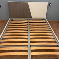 Letto matrimoniale effetto sospeso con LED RGB