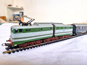 Lima H0 Locomotiva FS E646 060 II Serie Convoglio 