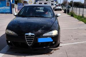 Automobile Alfa Romeo 147 - 1.9 JTD 5 porte
