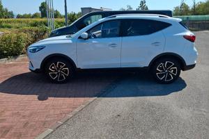 autovettura MG ZS 