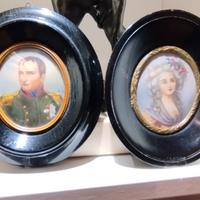 due miniature cornice in legno