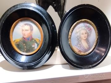 due miniature cornice in legno