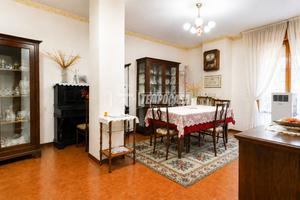 AMPIO QUADRILOCALE CON 3 CAMERE, DOPPI SERVIZI, 2