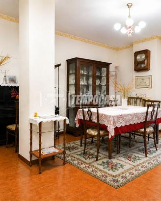 AMPIO QUADRILOCALE CON 3 CAMERE, DOPPI SERVIZI, 2