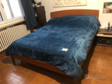 Letto matrimoniale completo di doghe 160x190