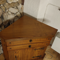 Mobiletto stile angolare