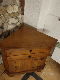 Mobiletto stile angolare