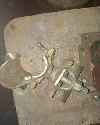 Giunto accoppiatore ortogonale per ponteggio
