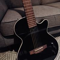 Chitarra acustica elettrificata