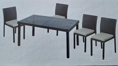 Tavolo da esterno e 4 sedie con cuscini