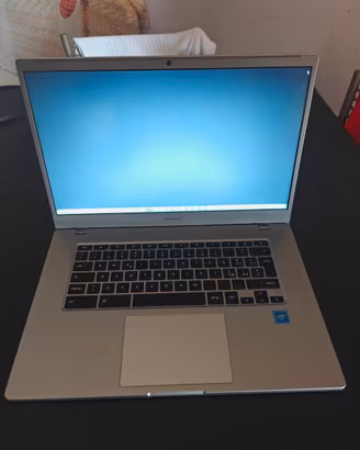Samsung Chromebook 15.6" 4Gb ram + support. 