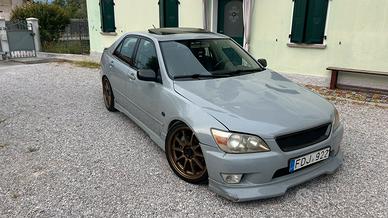 Lexus IS200