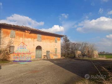 Rustico / Casale di 300 m² con più di 5 locali a S