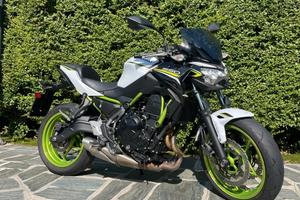 Kawasaki Z650 68 cv 5000 km 2021 pari al Nuovo
