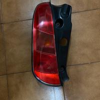 Faro sinistro posteriore Lancia y 2003