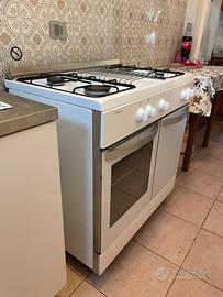 Cucina 4 fuochi con forno a gas