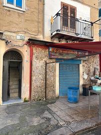 Locale in Via Montalbo 97