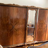 Armadio d’epoca in legno massello – stile classico