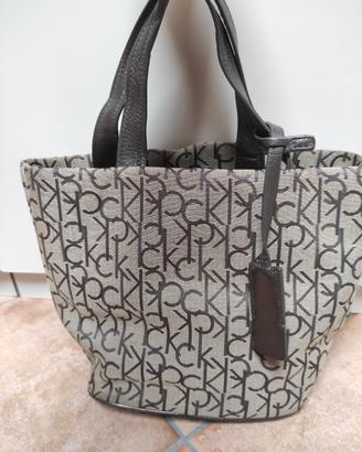 borsa Calvin klein a secchiello a tracolla o mano 