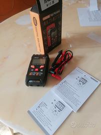 multimetro digitale per misurare le varie tensioni