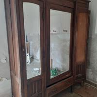 Armadio antico Liberty in legno massello