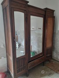 Armadio antico Liberty in legno massello