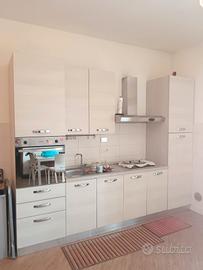 cucina + tavolo +sedie 