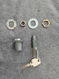 Serratura sblocco basculante