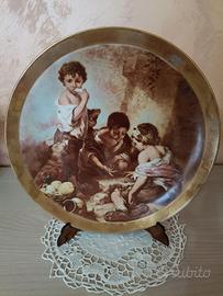 Vecchio piatto decorativo in porcellana Murillo.