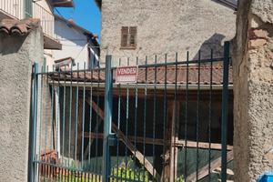 Giardino con box per 2 auto