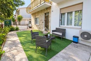 2 LOCALI A PORTO RECANATI