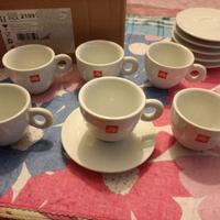 Tazze e piattini cappuccio Illy