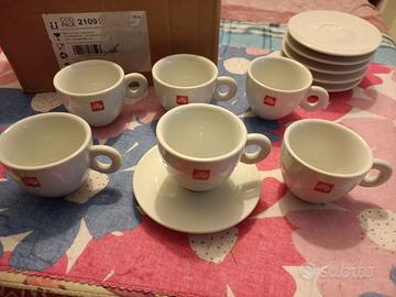 Tazze e piattini cappuccio Illy