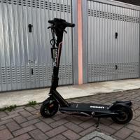 Monopattino elettrico ducati