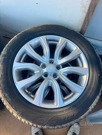 Cerchi 19 e gomme evoque