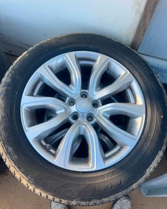 Cerchi 19 e gomme evoque