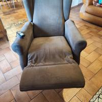 Poltrona relax due motori con sistema  alzapersone