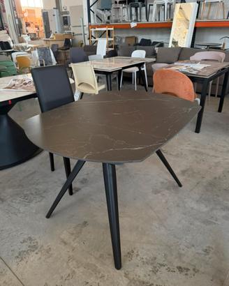 Tavolo allungabile in ceramica