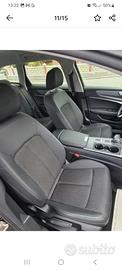 sedili elettrici riscaldati in pelle e stoffa audi