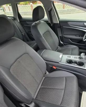 sedili elettrici riscaldati in pelle e stoffa audi