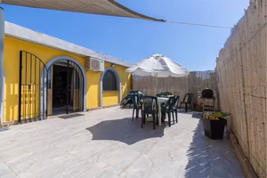 Casa indipendente con doppio cortile