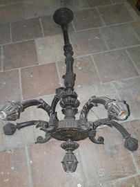 Lampadario antico in legno