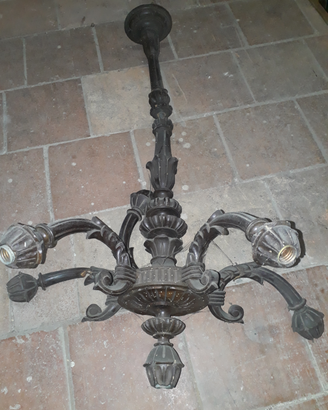 Lampadario antico in legno