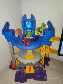 Fisher-Price Batwheels Batcaverna Lancia e Sfrecci