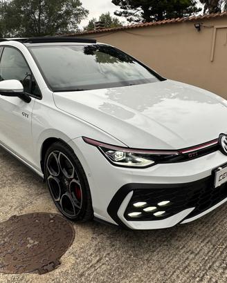 Volkswagen Golf GTI 2.0 TSI DSG