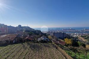 CASA SEMINDIPENDENTE A GENOVA