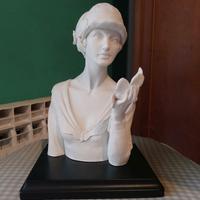 Mezzobusto di donna in gesso