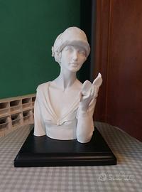 Mezzobusto di donna in gesso